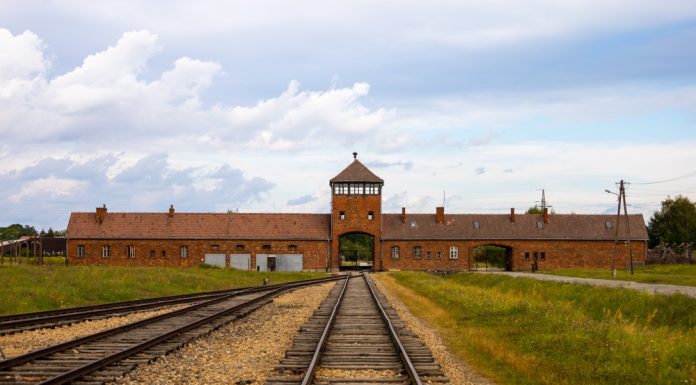 Un polițist german a fost condamnat de către o instanță să viziteze obligatoriu Memorialul Auschwitz. Motivul din spatele deciziei