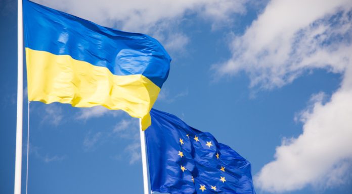 UE a aprobat oficial împrumutul pentru Ucraina și noul pachet de sancțiuni împotriva Rusiei. Reacția lui Zelenski: „O zi importantă”