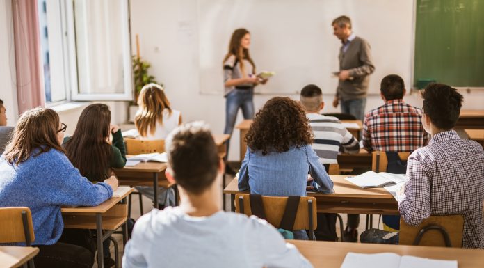 Schimbări în învățământ: Ministerul Educației modifică orarul elevilor în 32 de licee, începând cu anul școlar 2026-2027