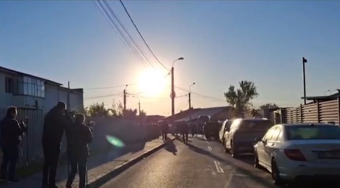 Primele imagini cu locul din Galați în care au căzut fragmente de dronă. A fost avariat atelierul unui localnic