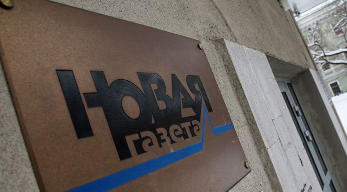 Percheziții cu mascați la Novaia Gazeta, una dintre puținele publicații independente din Moscova. Jurnaliștii, vizați de un dosar penal