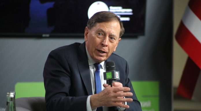 Fost director al CIA: Un acord privind Strâmtoarea Ormuz este încă posibil, dar Iranul nu trebuie să controleze traficul maritim