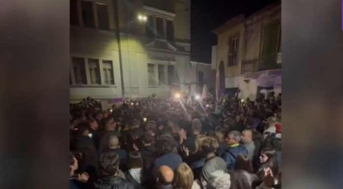 Mii de italieni au ieșit în stradă, revoltați de crima românilor. Comunitatea românească se teme de tensiuni: „Suntem un pic disperați”