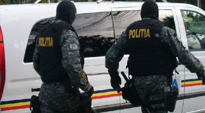 Aproape 8 kilograme de droguri de mare risc, confiscate în urma unor percheziţii în Vrancea. Patru persoane au fost reţinute