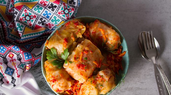 Rețete de sarmale pentru Paște 2026: Cum se prepară corect pentru un gust autentic, potrivit bucătarilor