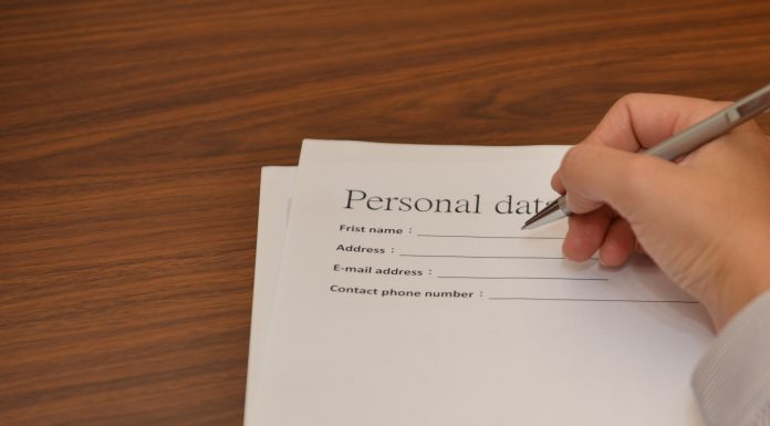 Ce înseamnă „First Name” și „Last Name”. Greșeala pe care mulți români o fac atunci când completează formulare online