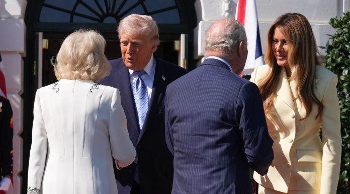 Regele Charles, însoţit de regina Camilla, a sosit în prima sa vizită de stat în SUA