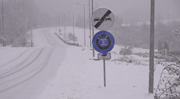 Drumarii lucrează intens pentru deszăpezirea Transalpina, pe sectorul cuprins între Rânca şi Obârşia Lotrului. Apel către șoferi
