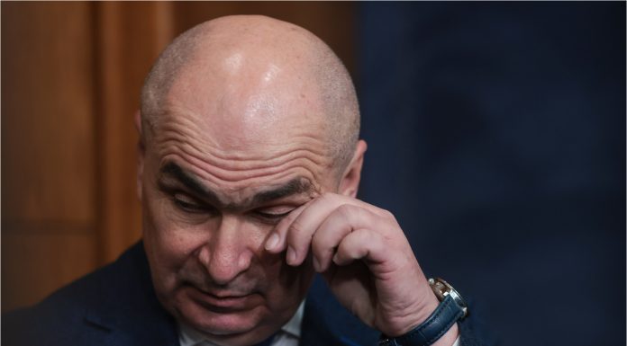 Surse: Dacă Guvernul va pica la moțiune, liberalii care îl contestă pe Bolojan vor susține negocieri cu PSD