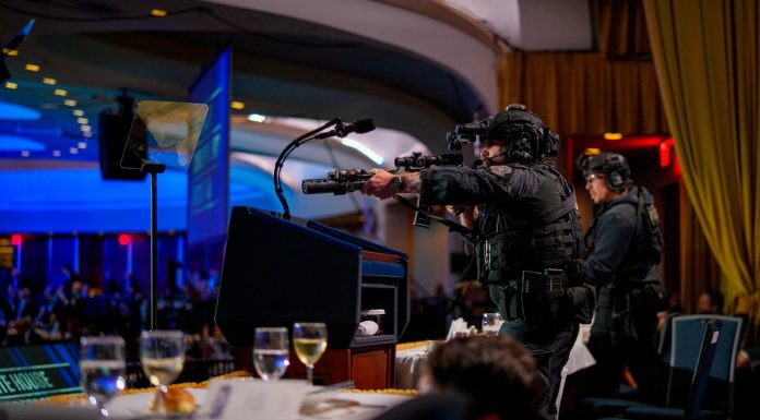 Cine l-a împușcat, de fapt, pe ofițerul Secret Service la dineul lui Trump? Documentele care schimbă ce se știa despre incident