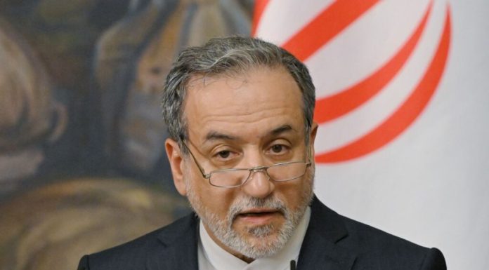 Ministrul iranian de externe: Trecerea prin strâmtoarea Ormuz este deschisă în timpul armistițiului