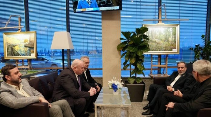 Araghchi atribuie eşecul negocierilor cu SUA în Pakistan ”atitudinii americanilor”, după ce Iranul propune un plan de negocieri în trei faze, o negociere a unei încetări totale a focului, a unui nou statut juridic al Strâmtorii Ormuz şi o amânare a negoci