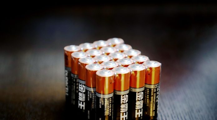 Războiul din Iran a dus la o explozie a exporturilor de baterii din China