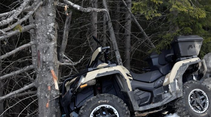 Gorj: Doi răniţi, după ce ATV-ul pe care se aflau a ieşit de pe drum şi s-a izbit violent de un copac/ Una dintre victime, în stare critică