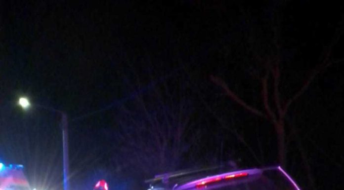 Bistriţa-Năsăud: Trei bărbaţi, transportaţi la spital după ce maşina în care se aflau a intrat într-un podeţ, pe DN 17