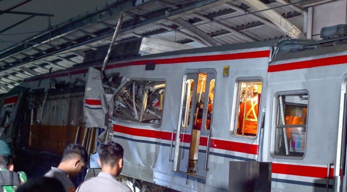 14 morți și zeci de răniți, după ce două trenuri s-au ciocnit într-o gară din Indonezia. Cum s-ar fi produs tragedia