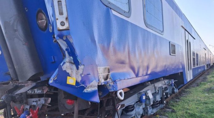 VIDEO. Momentul în care o locomotivă lovește două vagoane, în Pașcani. Incidentul a fost ascuns de CFR Călători