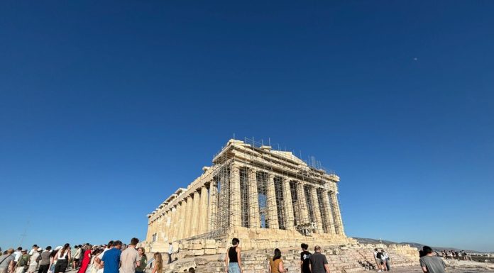 Restricții pentru femei, în noul sezon estival din Grecia. Nerespectarea regulilor poate fi sancționată cu amenzi de până la 3.000 de euro