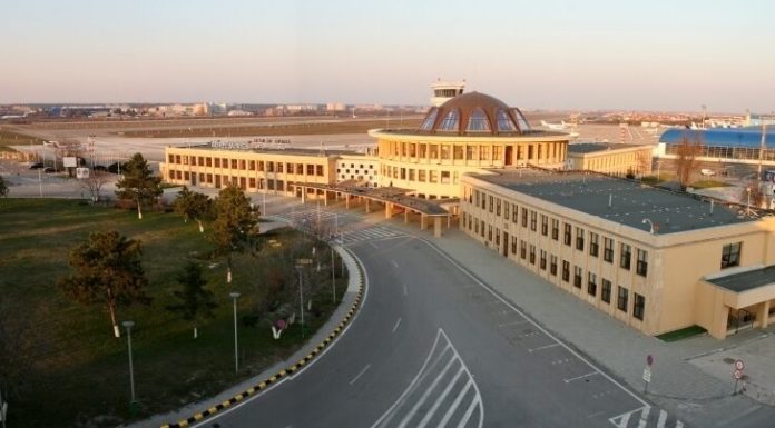 Scandal pe aeroportul Băneasa. Mai mulți călători s-au luat la bătaie, cearta ar fi izbucnit încă din avion