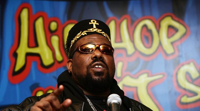 Celebrul Afrika Bambaataa, supranumit ”nașul hip-hopului”, a murit: ”A adormit liniștit și … nu s-a mai trezit”