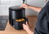 Folosirea greșită a foliei de aluminiu în air fryer poate provoca incendii și poate distruge aparatul