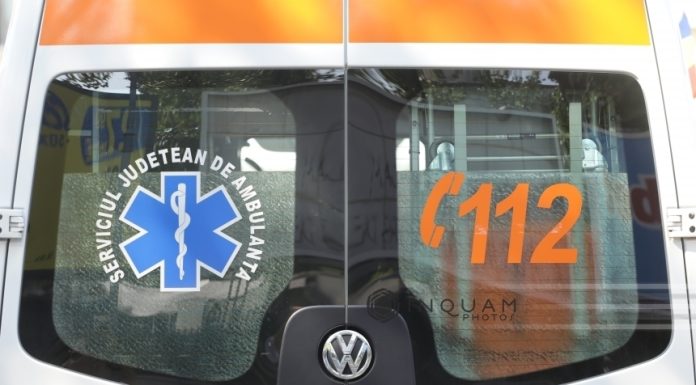 Sibiu: Băiat de 12 ani care a căzut dintr-o căruţă aflată în mers, lovit de un autoturism/ Copilul, transportat la spital