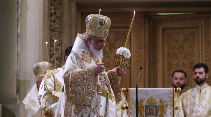 Slujba de Înviere 2026: La ce oră începe și când pot lua credincioșii lumina sfântă