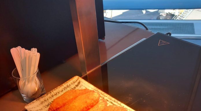 ANPC a dat amenzi de peste 50.000 de lei după un control la Aeroportul ”Henri Coandă”/ Au fost găsite produse alimentare fără elemente de identificare, agregate frigorifice neigienizate, paviment şi mobilier deteriorate