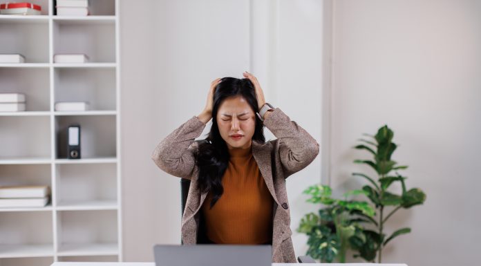 Semnalele suprasolicitării ignorate de oameni. Stresul prelungit poate duce la anxietate