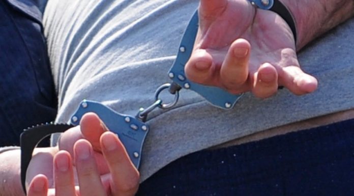 Spargere la o biserică din Râmnicu Vâlcea. Un bărbat din București a furat toate donațiile de Paște date de credincioși