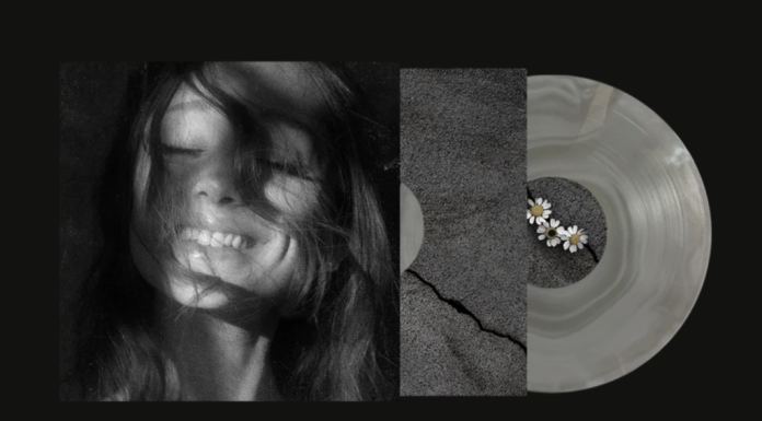 Ariana Grande anunță lansarea în iulie a celui de-al optulea său album de studio, intitulat „Petal”