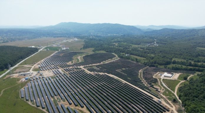 VIDEO Chinezii Astronergy fac în România sistem de stocare de energie plus încă o centrală fotovoltaică