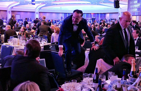 Incidentul armat de la Dineul Corespondenților ridică semne de întrebare. Casa Albă anunță revizuirea securității lui Trump