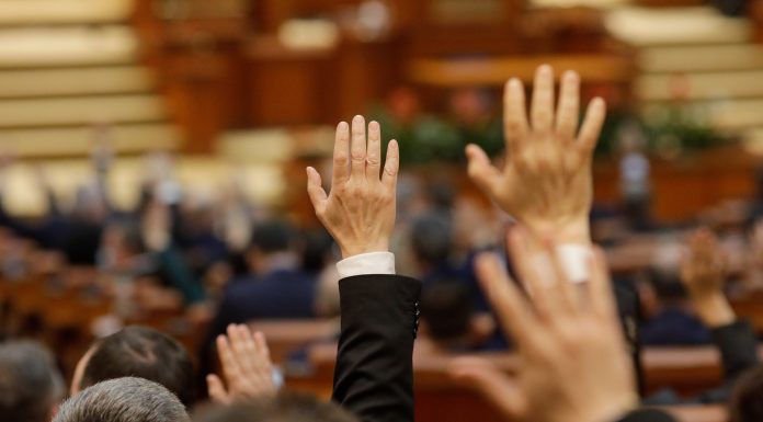 Voturile AUR nu ajung. PSD ar trebui să mobilizeze și parlamentari de la S.O.S și POT ca să dea jos Guvernul