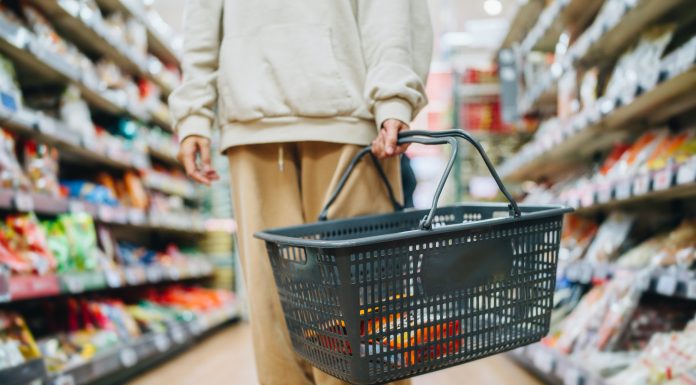 Ce program au magazinele în minivacanța de 1 Mai 2026. Până la ce oră rămân deschise supermarketurile de Ziua Muncii