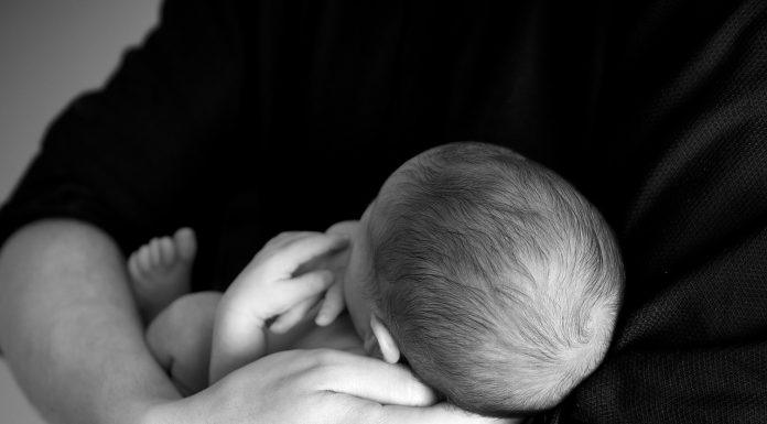 Alertă alimentară cu șantaj. Otravă în mâncare pentru bebeluși, în mai multe țări. HiPP a primit un e-mail de la șantajist