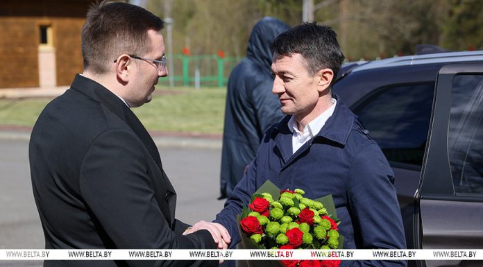 Alexandru Balan a fost întâmpinat cu flori în Belarus şi prezentat de presa de la Minsk drept „spion belarus repatriat”