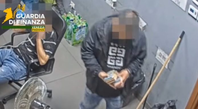 Italia: bancă clandestină descoperită la Padova. Milioane de euro spălate, 12 persoane arestate