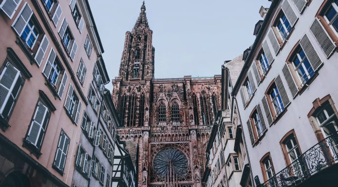 VIDEO Un tramvai a intrat într-un zid al gării din Strasbourg