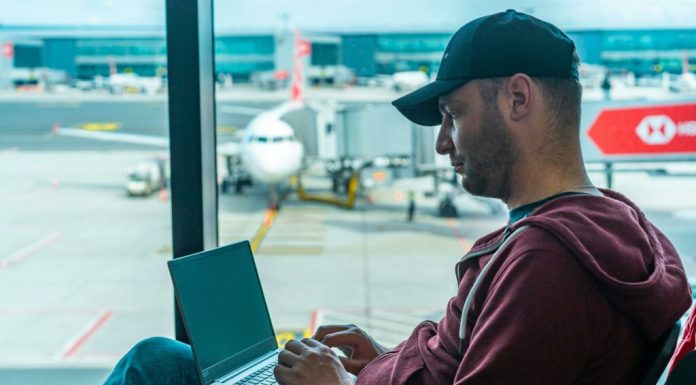 Te conectezi din cafenele sau aeroporturi? Reguli de securitate pentru munca remote