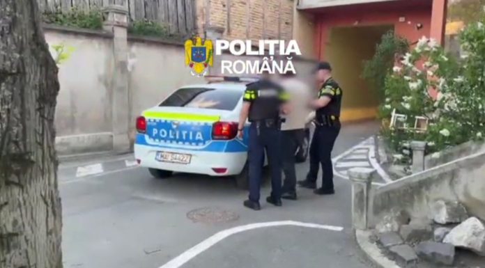Un bărbat care nu avea voie să se apropie de iubită a fost arestat după ce polițiștii i-au găsit în aceeași mașină