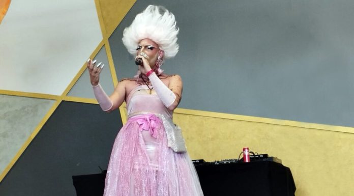 Beni Mihai — De la cântăreț în cor bisericesc, la Drag Queen care cântă pop, dar și rock al anilor ’80