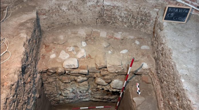 Descoperire uimitoare la Vâlcea. O biserică veche de piatră, posibil ctitorie a lui Mircea cel Bătrân, scoasă la iveală