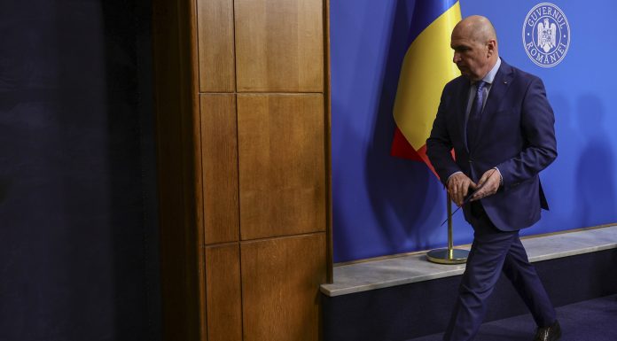 Bolojan nu regretă că a folosit cuvântul „şobolani”: „Devalizarea bugetului public este asemănătoare”