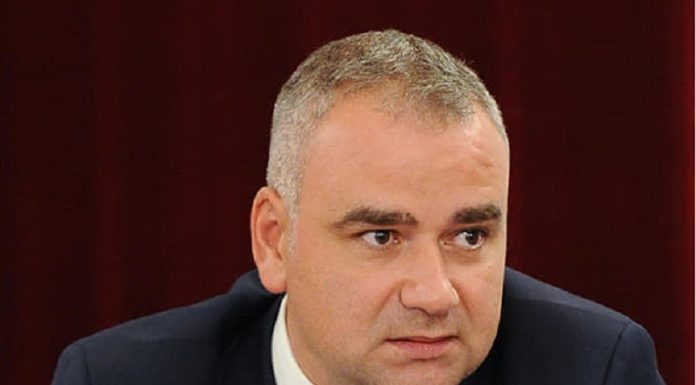 Marius Bodea, senator USR: DNA Iaşi este a doua casă a lui Mihai Chirica. Îşi petrece mai mult timp acolo decât la primărie. E greu să obţii bani pentru oraş, fondurile europene ocolesc corupţia