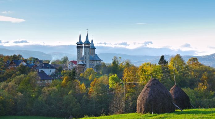 Un loc de pe lista celor mai frumoase sate din România atrage tot mai mulți turiști. Este o comoară ascunsă a Maramureșului