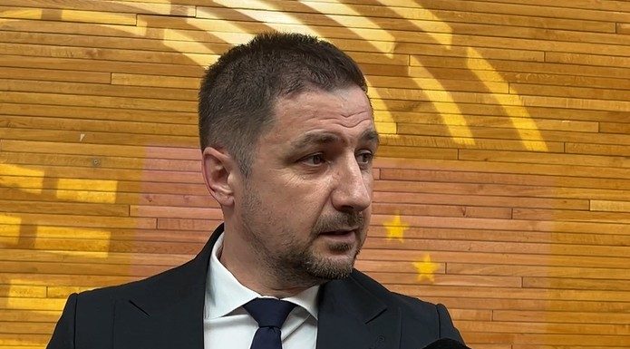 „A fost chiar distractiv cum s-au chinuit să ne curețe de etichete”. Eurodeputat AUR, despre negocierile cu partidele din Coaliție