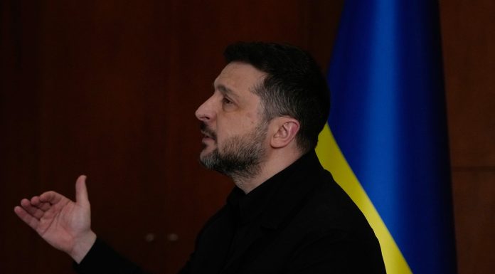 UE trebuie să se extindă pentru a face față amenințării ruse în cazul în care SUA se retrag din NATO, afirmă Volodimir Zelenski