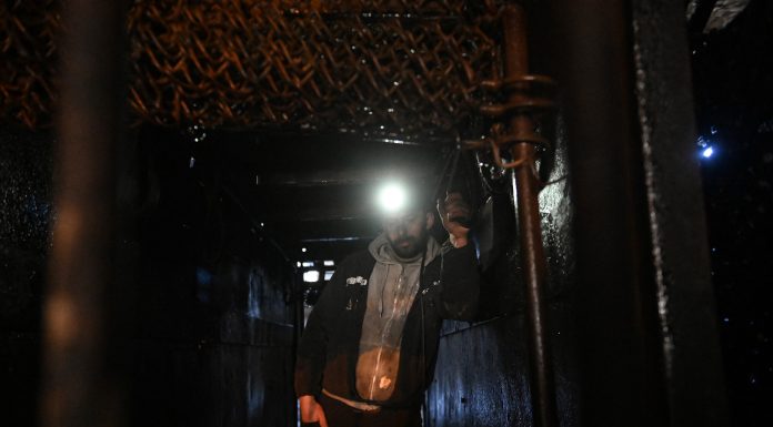 Guvernul pregătește alocarea a 350 milioane lei pentru închiderea minelor din Valea Jiului. Suma acoperă doar jumătate din necesar