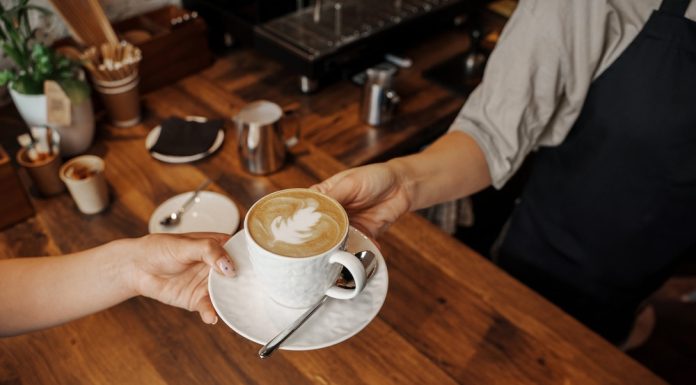 Prima cafenea condusă de inteligenţa artificială a fost deschisă în Stockholm. Experimentul din Suedia devine viral. FOTO